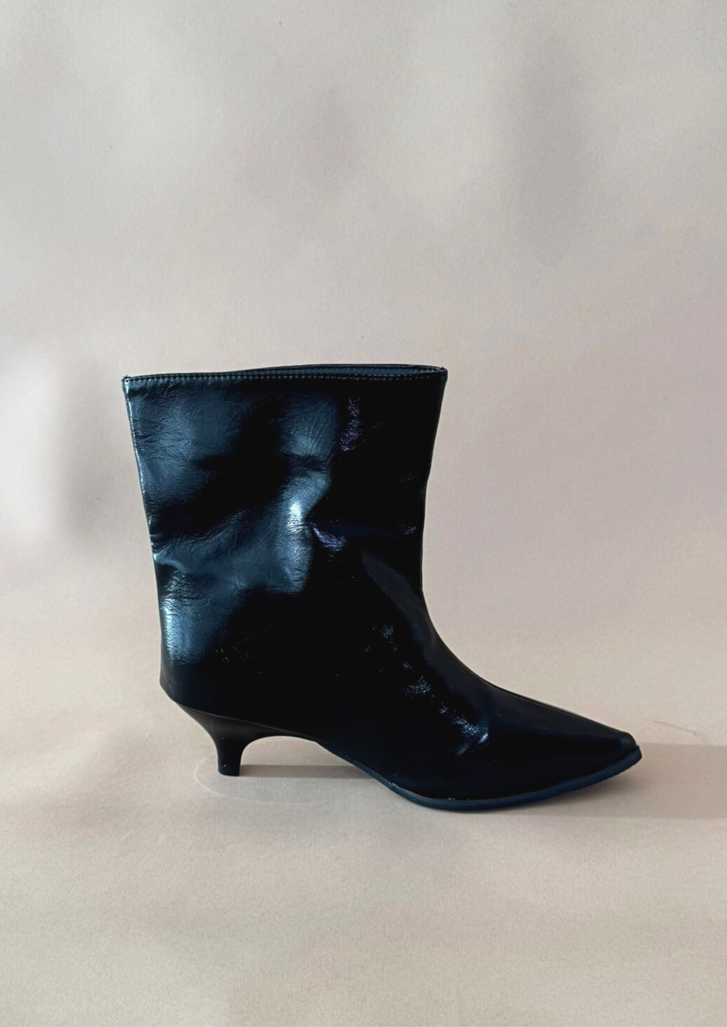 Siena - Botín de charol acabado en punta