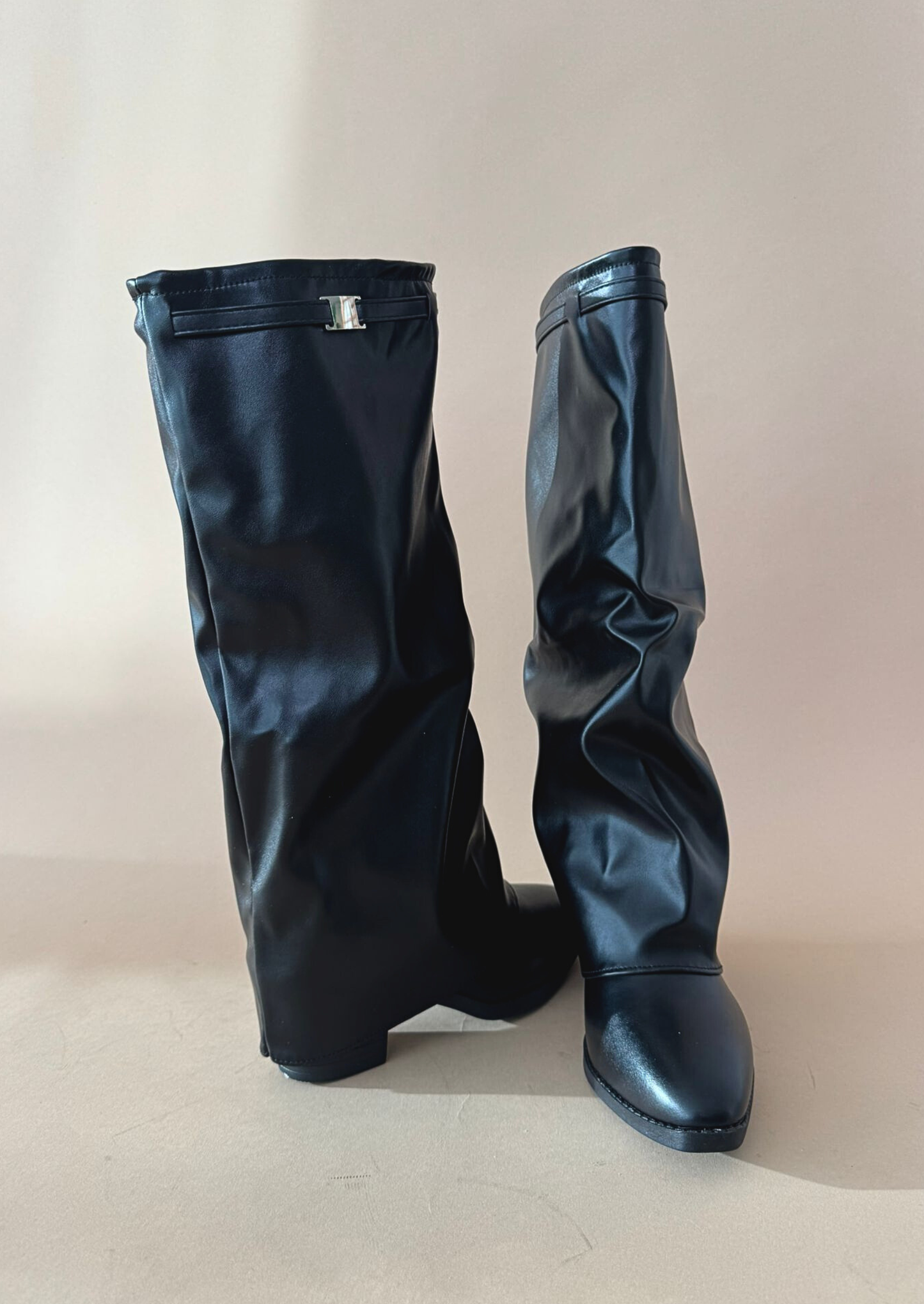 Monique - Bota de pierna ancha efecto arrugado