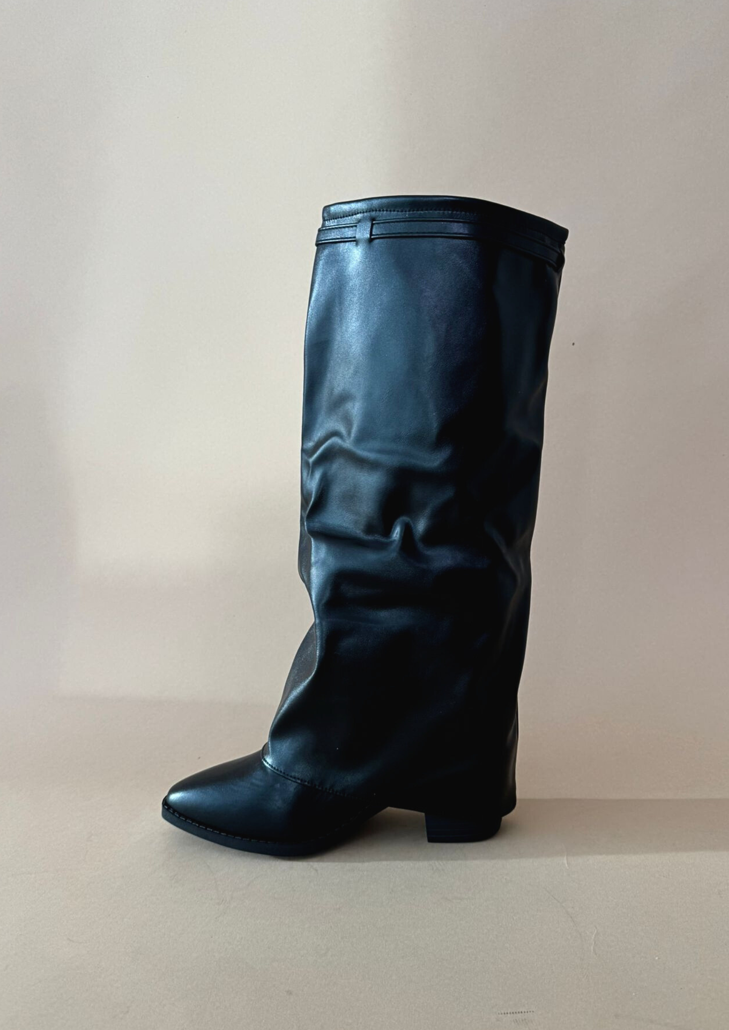 Monique - Bota de pierna ancha efecto arrugado