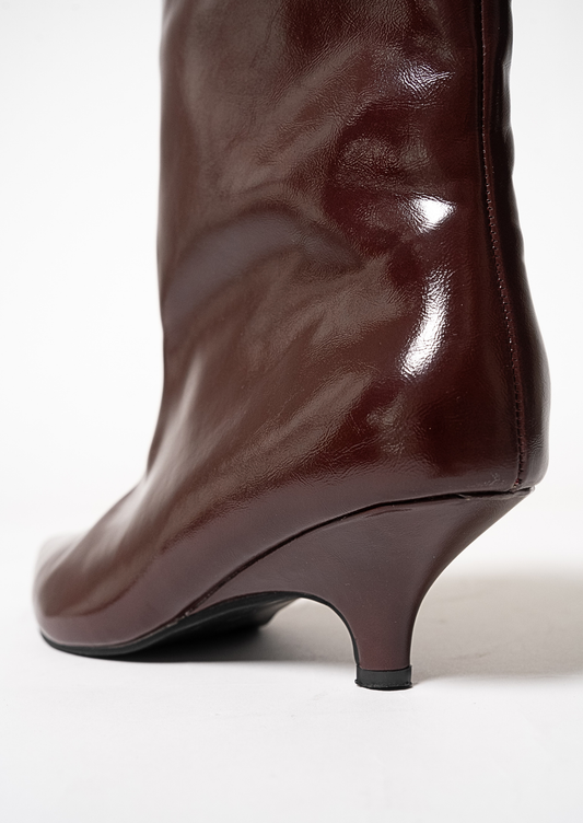 Siena - Botín de charol acabado en punta